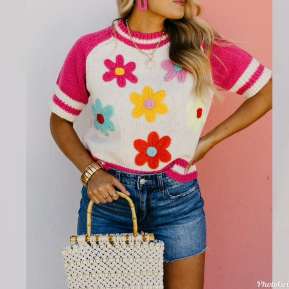 Sweaters - Sweater Short Sleeve Floral Varsity Sweater⭐️NWT Vibrant Flowers
